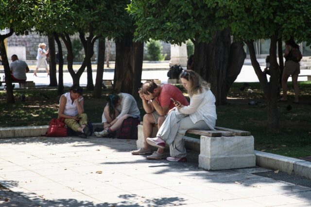 Καύσωνας: Στα ύψη η θερμοκρασία από την Παρασκευή έως την Κυριακή – Στους 44 βαθμούς ο υδράργυρος