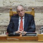 Ανέβηκαν οι τόνοι μεταξύ Ζ. Κωνσταντοπούλου και Κ. Τασούλα για τον αστυνομικό της Βουλής: «Τον καλύπτετε βρώμικα»