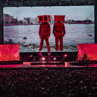 Το πολύχρωμο ταξίδι των Στέρεο Νόβα στην Πλατεία Νερού