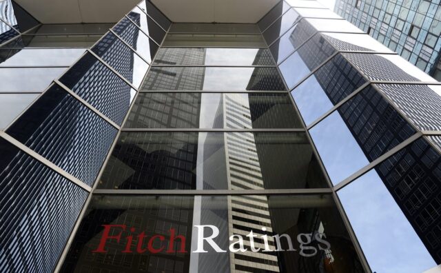 Ο Fitch υποβάθμισε το αξιόχρεο των ΗΠΑ κατά μια βαθμίδα