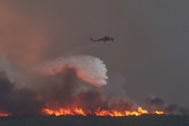 Μάχη με τις φλόγες στον Έβρο δίνουν για 14η ημέρα οι πυροσβεστικές δυνάμεις