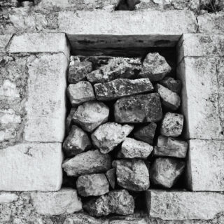 Ερημο χωριό στο απομεσήμερο του καλοκαιριού