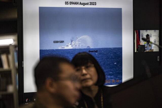 Το Πεκίνο χαρακτηρίζει «επαγγελματική και συγκρατημένη» την επιχείρηση της κινεζικής ακτοφυλακής εναντίον φιλιππινέζικων πλοίων
