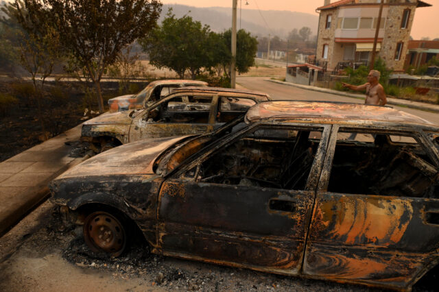 Φωτιά στην Αλεξανδρούπολη: Εκκενώνονται άλλοι τέσσερις οικισμοί
