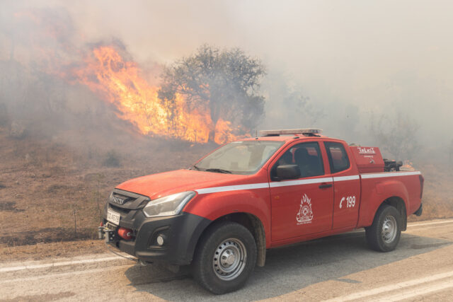Φωτιά στην Πάρνηθα: Βελτιωμένη η εικόνα της πυρκαγιάς