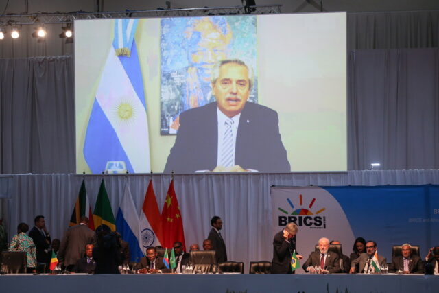 Η αντιπολίτευση της Αργεντινής θέτει υπό αμφισβήτηση την ένταξη της χώρας στη συμμαχία BRICS