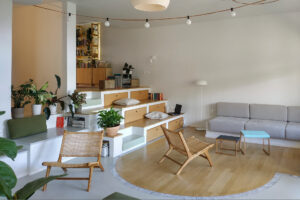 House in the suburbs: Μια ανανεωμένη μονοκατοικία του ’90 στο Ωραιόκαστρο