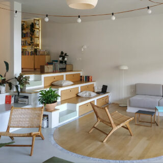 House in the suburbs: Μια ανανεωμένη μονοκατοικία του ’90 στο Ωραιόκαστρο