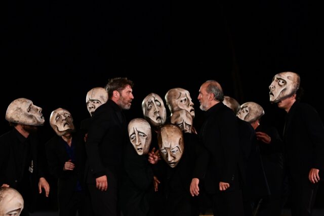«Οιδίπους Τύραννος» του Σοφοκλή σε σκηνοθεσία Σίμου Κακάλα, στο Αρχαίο Θέατρο Επιδαύρου και σε περιοδεία σε όλη την Ελλάδα