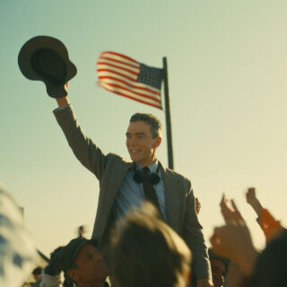 Oppenheimer: Η νέα ταινία-θρίαμβος του Κρίστοφερ Νόλαν για τον σκοτεινό ιππότη της πυρηνικής εποχής