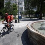 Νέοι κανόνες για την προστασία των εργαζομένων στο delivery