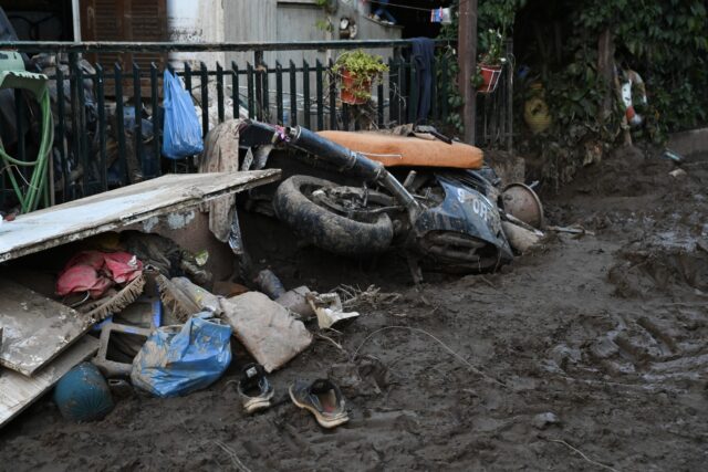 Βόλος: Χωρίς πόσιμο νερό για 15η ημέρα ζουν οι κάτοικοι – Πρόβλημα τα σκουπίδια στον Παγασητικό