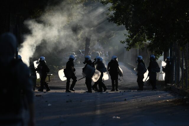 «Και τίποτα να μην πέσει, ξύλο θα πέσει»: Οδηγία αστυνομικού στη Λάρισα πριν την επίθεση στους διαδηλωτές [ΒΙΝΤΕΟ]