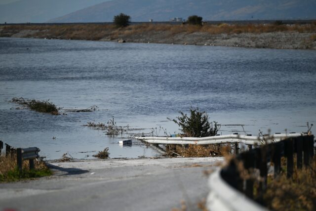 Πλημμύρες: Πινγκ πονγκ ευθυνών για το σπασμένο ανάχωμα – Τι υποστηρίζουν οι αρμόδιοι