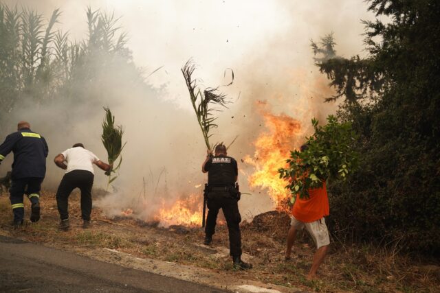 Πολύ υψηλός κίνδυνος πυρκαγιάς αύριο σε οκτώ περιοχές της χώρας