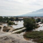 Κακοκαιρία Daniel: Κάτοικοι του χωριού Βλοχός κοιμούνται στο νεκροταφείο, δίπλα στο οστεοφυλάκιο [ΒΙΝΤΕΟ]