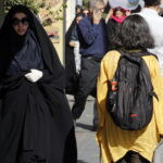 Ιράν: Ενισχύονται οι κυρώσεις σε βάρος των γυναικών που δεν φορούν μαντίλα