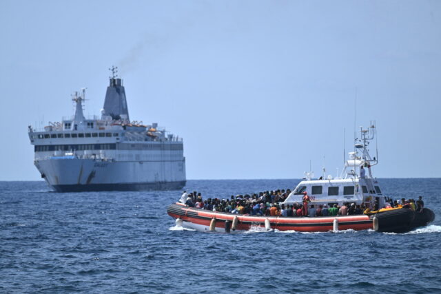 Δέκα μετανάστες έχασαν τη ζωή τους σε ναυάγιο στη Μεσόγειο
