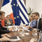 Συνάντηση Μητσοτάκη – Μακρόν στη Μάλτα: «Η Ελλάδα θα παραμείνει συνεπής στην πολιτική φύλαξης των συνόρων»