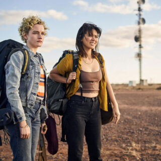 The Royal Hotel: Το φεμινιστικό θρίλερ της χρονιάς εκτυλίσσεται σε ένα μπαρ και έρχεται στις 29ες Νύχτες Πρεμιέρας 