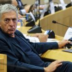 Στ. Koύλογλου σε Κομισιόν: «Πραξικόπημα» της κυβέρνησης με την ακροδεξιά για αλλαγές σε ΑΔΑΕ-ΕΣΡ