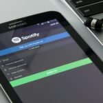 Το Spotify δεν θα απαγορεύσει «εντελώς» τη μουσική που δημιουργείται από AI