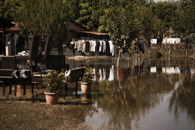 Πλημμύρες – Παλαμάς: Xωματουργός λέει πως έσπασε φράγμα με εντολή της περιφέρειας