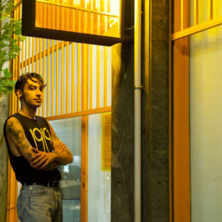 Μάνο Τζαβολάκη, πώς συνδέεται η Αθηναϊκή Ριβιέρα με το Duty Free και την Τέχνη;