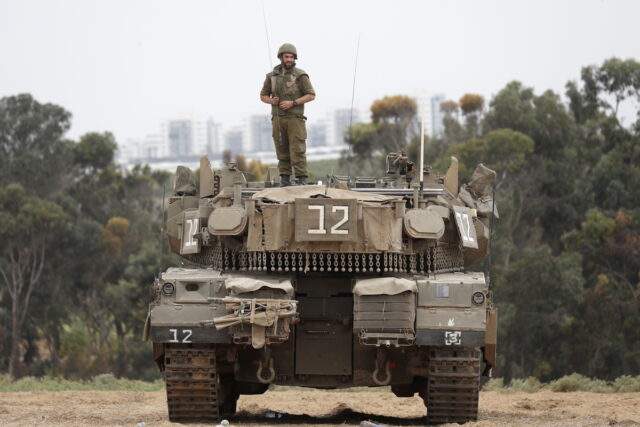 Το Ισραήλ δηλώνει ότι «αποκαταστάθηκε η ασφάλεια» στα σύνορα με τη Γάζα – Αλλεπάλληλα πλήγματα με θύματα πολίτες