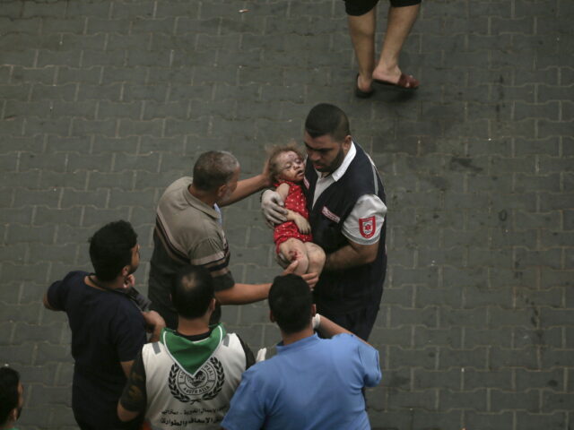 Δολοφονίες αμάχων, απαγωγές, νοσοκομεία υπό επίθεση: Η ανθρωπιστική κρίση στη Γάζα κορυφώνεται