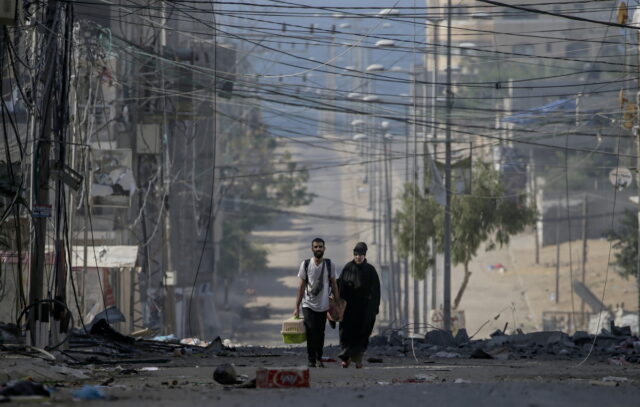 Το Ισραήλ ορκίζεται να «καταστρέψει» τη Χαμάς και συνεχίζει να σφυροκοπά τη Γάζα