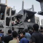 Σε απελπισία οι Παλαιστίνιοι της Γάζας περιμένουν την ανθρωπιστική βοήθεια που τους υποσχέθηκαν