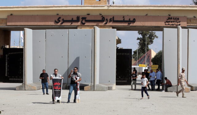 Η Αίγυπτος ανοίγει το πέρασμα της Ράφα για να περάσει η ανθρωπιστική βοήθεια στη Γάζα
