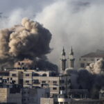 Η Χαμάς συζητά την απελευθέρωση ομήρων με αντάλλαγμα την κατάπαυση του πυρός στη Γάζα