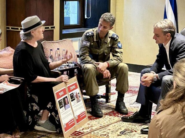 Ισραήλ: Με οικογένειες ομήρων της Χαμάς συναντήθηκε ο Κυριάκος Μητσοτάκης
