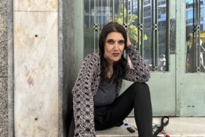 Από την ηρωίνη στην “τάι”: Ένα μεσημέρι στην Παναγή Τσαλδάρη με την Έρρικα