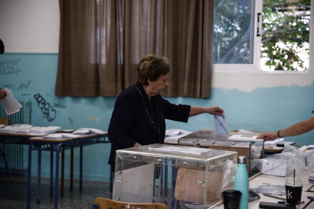 Αυτοδιοικητικές εκλογές: Η ΝΔ εκλέγει 7 περιφερειάρχες από τους 13 στον α΄ γύρο
