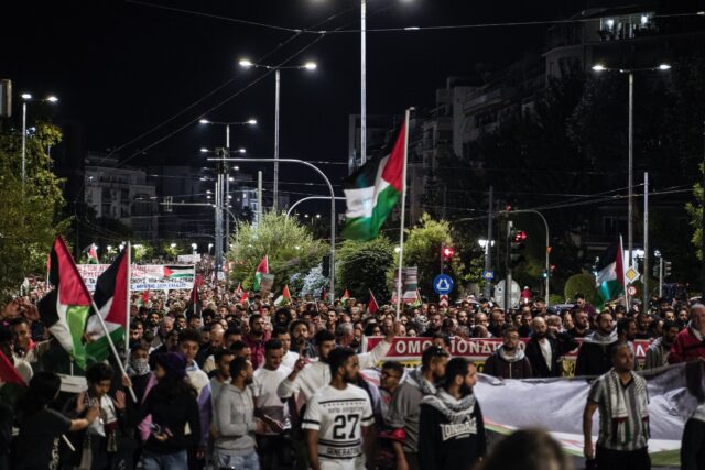«Λευτεριά στην Παλαιστίνη»: Μεγαλειώδης πορεία αλληλεγγύης στην Αθήνα υπέρ των Παλαιστινίων