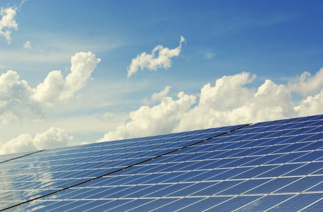 Nομοσχέδιο για τις ΑΠΕ και την εξοικονόμηση ενέργειας: Ποιες οι κυριότερες ρυθμίσεις;