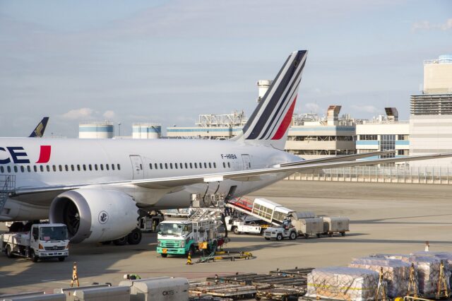 Συναγερμός ξανά στη Γαλλία: Εκκενώνονται αεροδρόμια μετά από απειλή για βόμβα