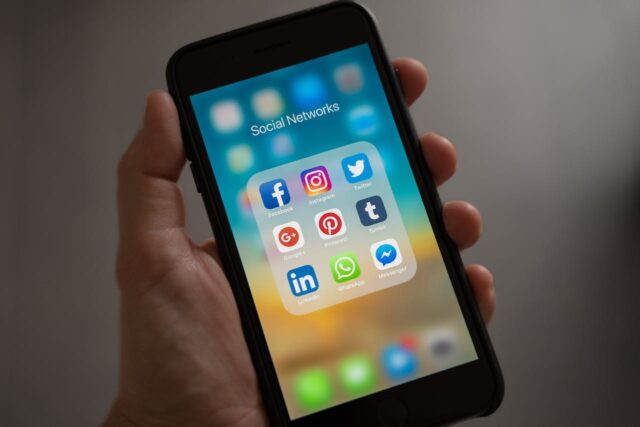 Facebook και Instagram προσφέρουν συνδρομή για να μη βγαίνουν διαφημίσεις