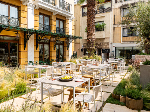 Το εστιατόριο zohós είναι ένας γαστρονομικός κήπος στο κέντρο της Αθήνας