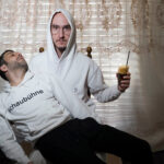 Η μάνα είναι μάνα ρε: Ένα λαϊκό έργο του ’70 σε “meta” εκδοχή