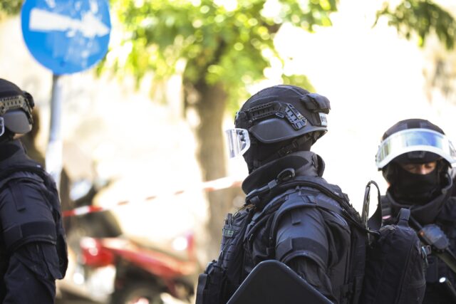 Διπλή αστυνομική επιχείρηση σε υπό κατάληψη κτήρια σε Εξάρχεια και Κυψέλη