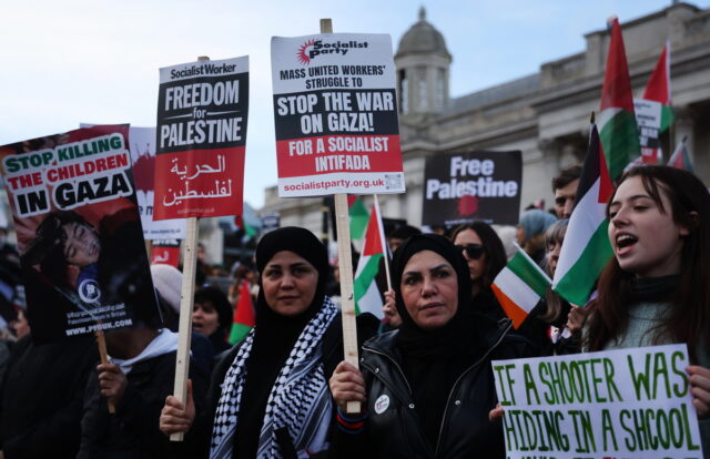 Η βρετανική κυβέρνηση κατηγορεί την αστυνομία για «μεροληψία» υπέρ των Παλαιστινίων