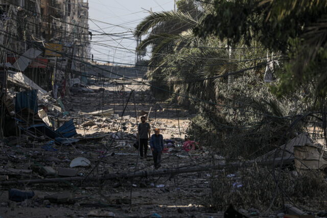 Γάζα: 10.328 νεκροί, μεταξύ των οποίων 4.237 παιδιά, μετά από έναν μήνα αλλεπάλληλων βομβαρδισμών