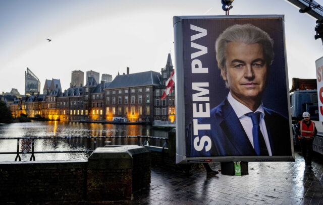 Βουλευτικές εκλογές στην Ολλανδία: Οι θέσεις του ακροδεξιού Χερτ Βίλντερς που ανησυχούν την Ευρώπη