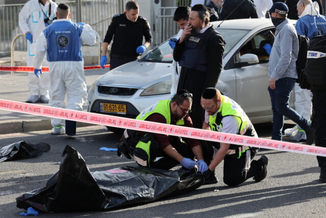 Ιερουσαλήμ: Τρεις νεκροί από επίθεση με πυροβολισμούς σε στάση λεωφορείου