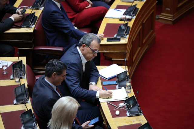 ΣΥΡΙΖΑ: Στη Βουλή η πρόταση νόμου για τα ομόφυλα ζευγάρια