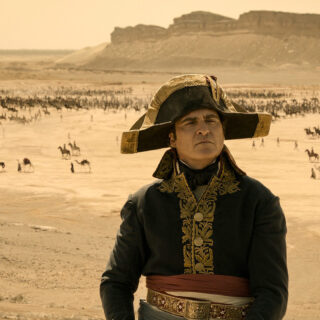 Ναπολέων: Ο Χοακίν Φίνιξ έχει μόνο δύο λειτουργίες (πόλεμος και σεξ) στην ενίοτε αστεία αλλά μονοδιάστατη βιογραφική ταινία